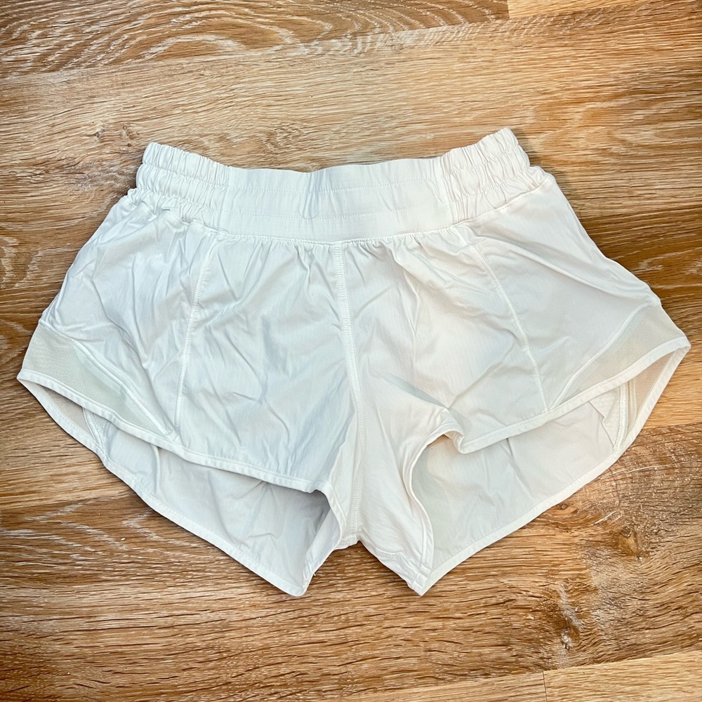 lululemon Hotty Hot Low-rise lined short 2.5”